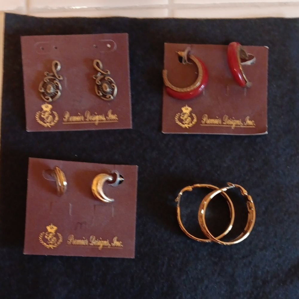 Gold and Red Earrings Set